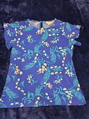 Liz Claiborne XSmall Blue and Teal Tropical Print Top Button At Nape Of Neck